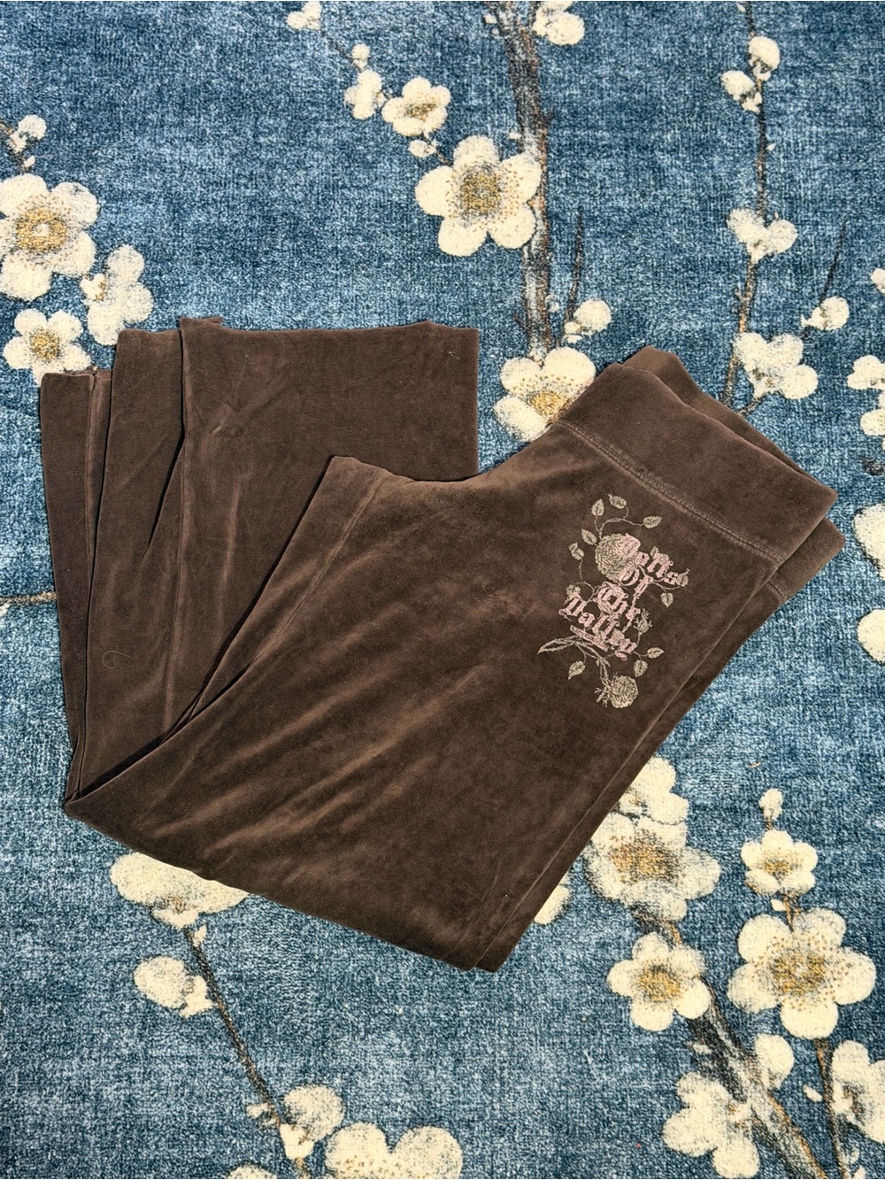Y2K Juicy Couture Brown Velour “dolls of the valley” pants